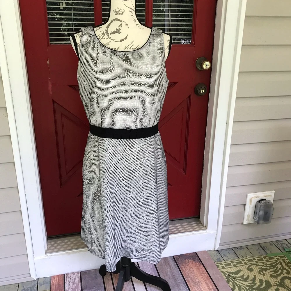 Antonio Melani Sleeveless Black White Lined Grosgrain Waist Shift Dress Size 8 - Picture 7 of 13